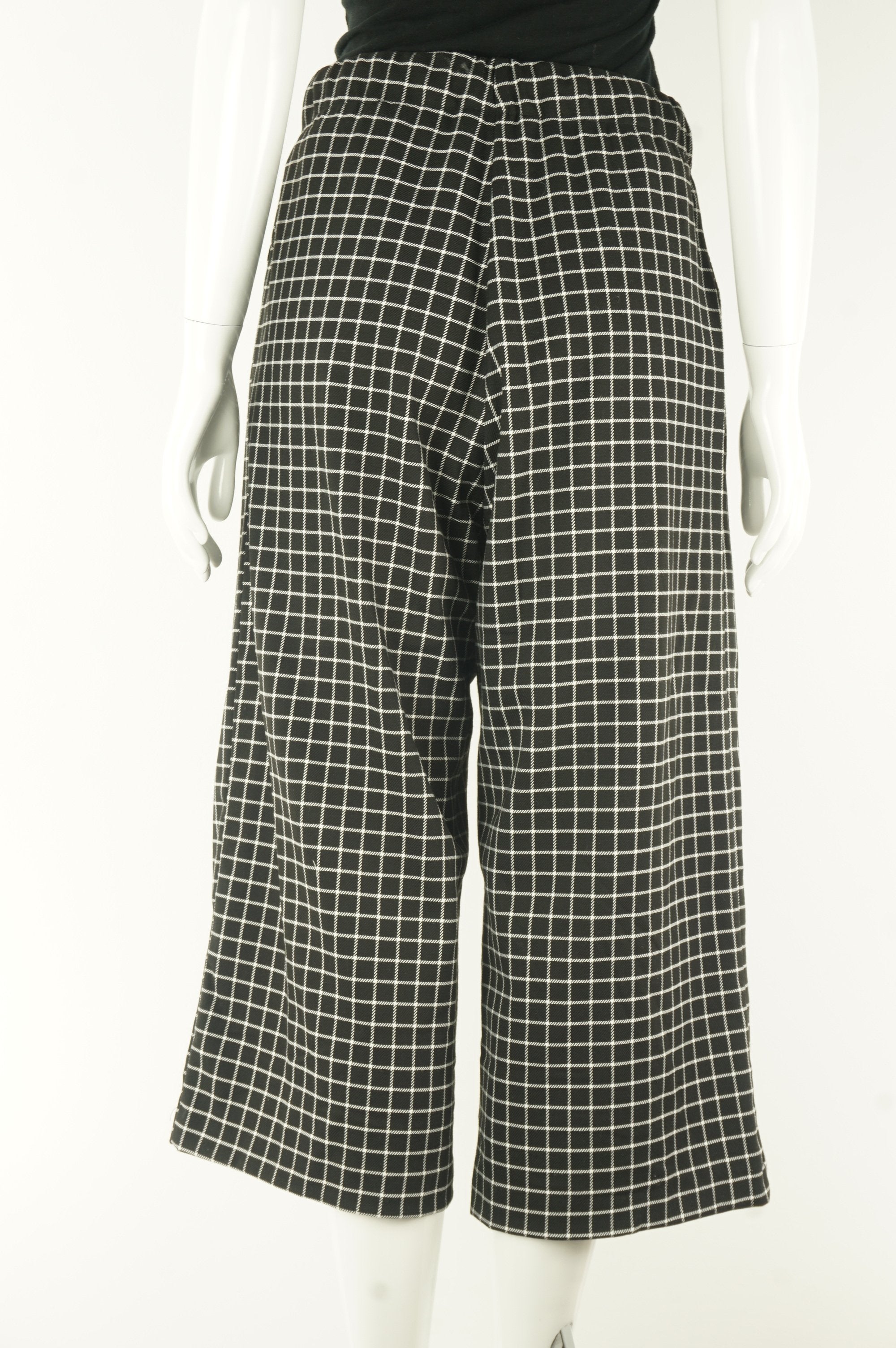 Monki Checked Wide Leg Pants With Elastic Waistband, High waisted wide legged pants are my new favorite! Why? For the exact moment after dinner when you feel overly stuffed but the pants are expandable and hides the food baby…, Black, White, 67% Polyester, 32% Viscose, 1% Elastane, women's Pants & Shorts, women's Black, White Pants & Shorts, Monki women's Pants & Shorts, Women's wide legged pants, women's loose pants