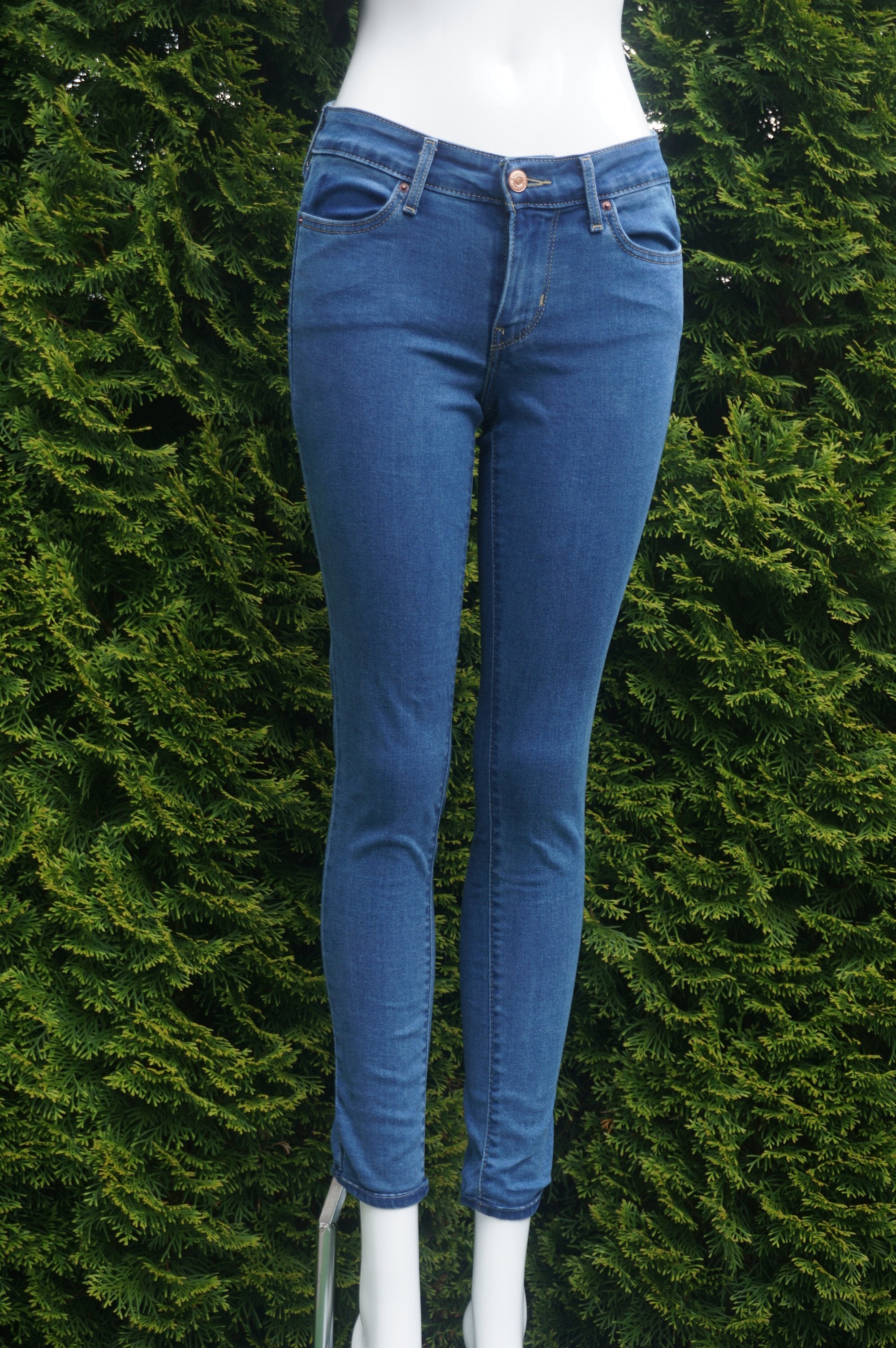 Levi Altered Skinny Jeans, Super comfy stretchy skinny jeans from Levi's. W26, L30, Blue, 62% cotton, 23% Polyester, 12% Viscose, 3% Elastane, women's Pants, women's Blue Pants, Levi Altered women's Pants, women's skinny jeans, comfortable jeans, stretchy jeans