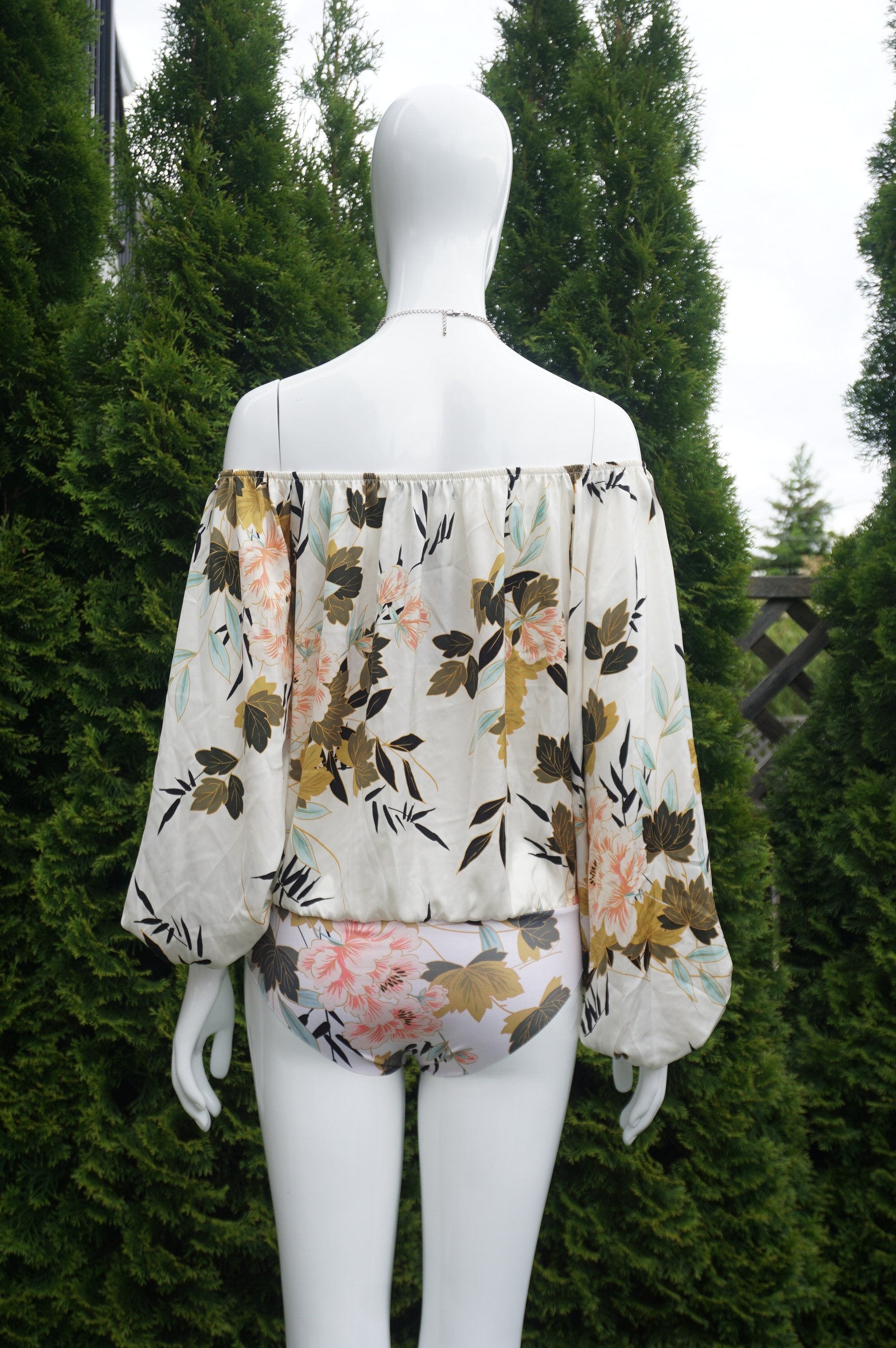 Zara Floral Off Shoulder Long Sleeve Bodysuit Top, Super comfy and strethy bodysuit top. A date in the summer maybe?, White, 85% Polyester, 15% Elastane, women's Tops, women's White Tops, Zara women's Tops, summer top, bodysuit top, floral bodysuit, off shoulder bodysuit, long sleeve bodysuit.