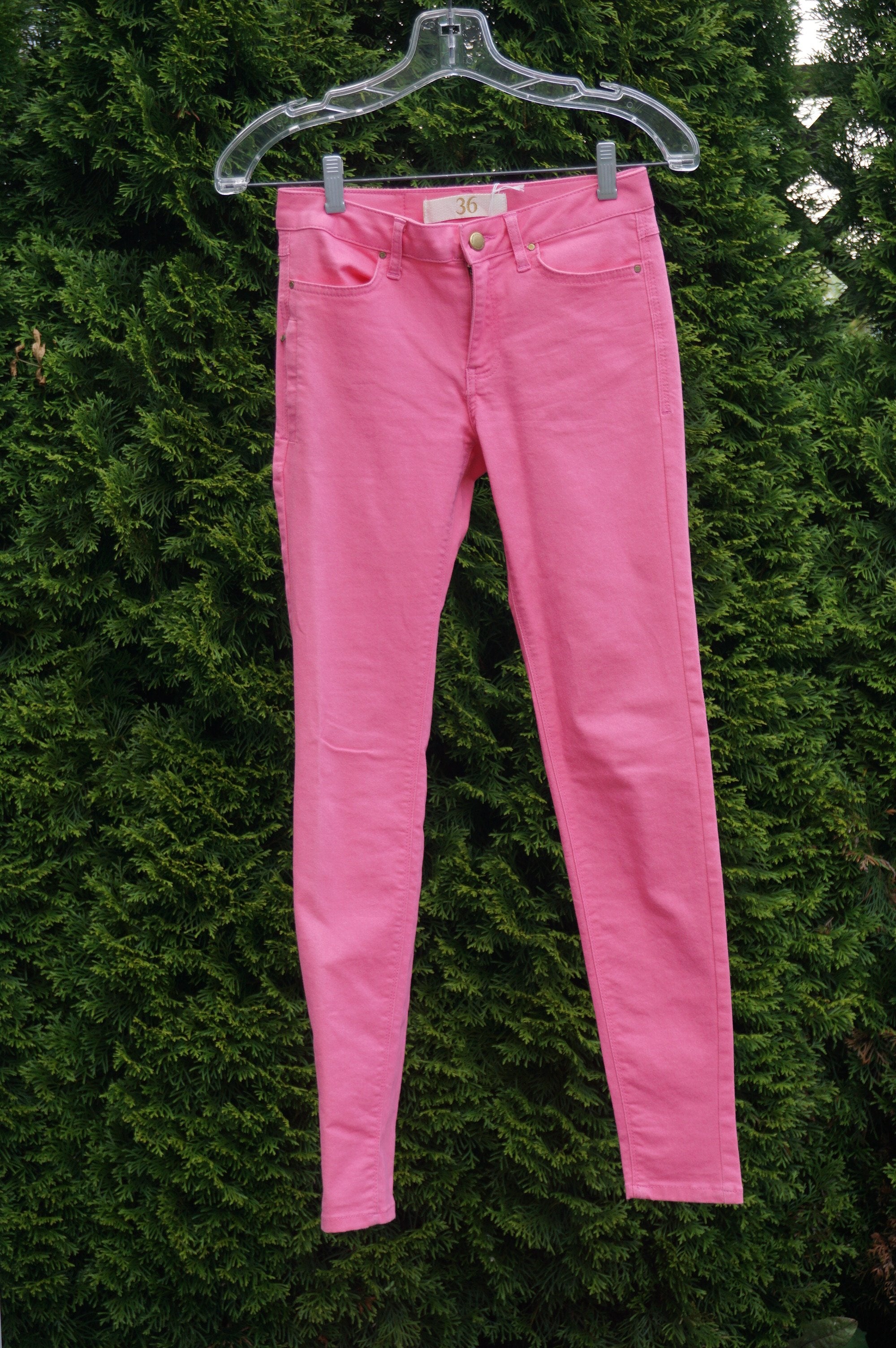 Zara Pink Stretchy Jeans, waist 26 inches, inseam 28, length 36. Stretchy, Pink, 69% Cotton. 27% Polyester, 4% Elastane, women's Pants, women's Pink Pants, Zara women's Pants, pink jeans, skinny jeans, stretchy jeans