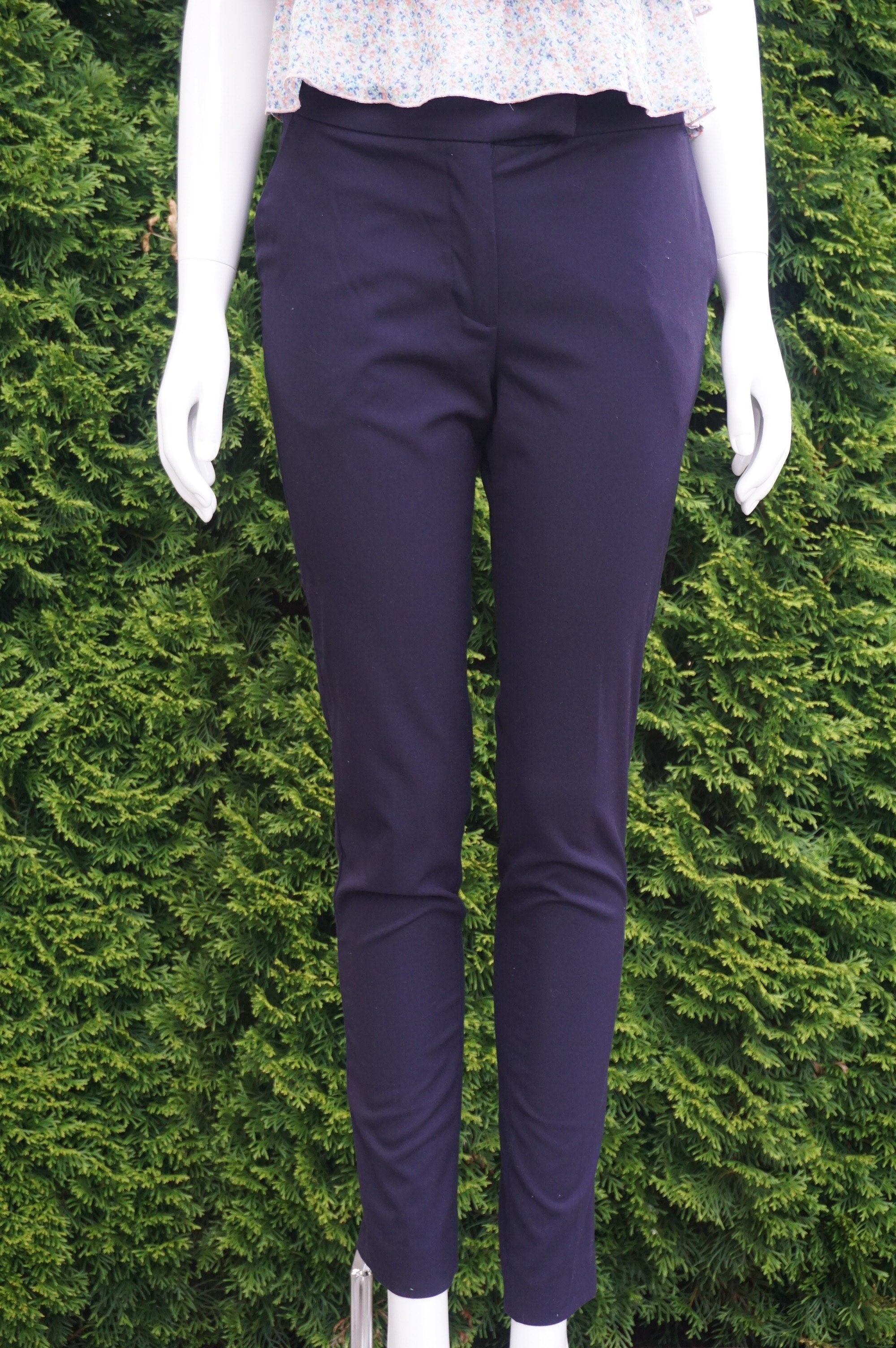 H&M Dark Blue Dress Pants, Waist measures 29 inches, length 38 inches, inseam 29 inches., Blue, 63% Polyester, 33% viscose, 4% Elastane, women's Pants, women's Blue Pants, H&M women's Pants, 