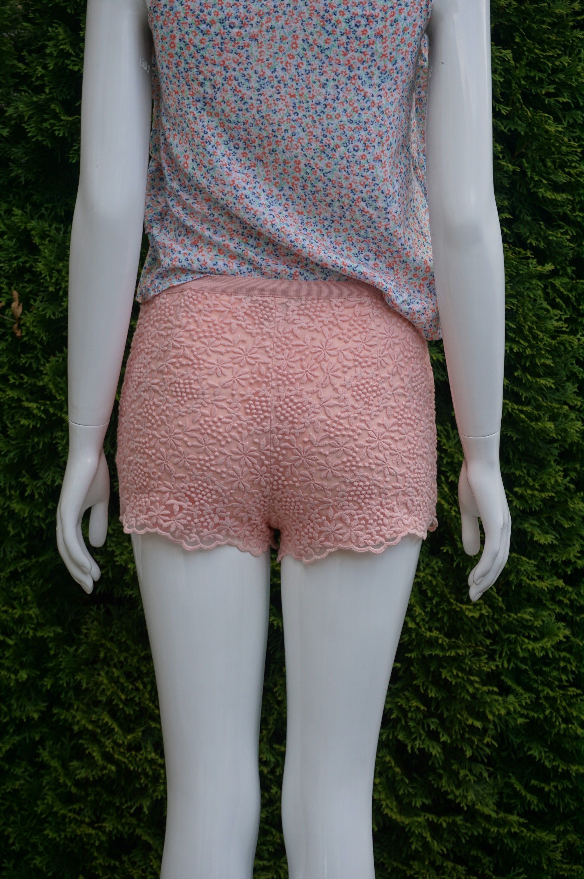 Forever 21 Pink Lace Shorts, Waist 28 inches, length 9.5 inches. Zipper on the left side, Pink, Shell, 86% cotton, 14% Nylon. Lining: 100% Polyester, women's Skirts & Shorts, women's Pink Skirts & Shorts, Forever 21 women's Skirts & Shorts, lace shorts, cute summer shorts