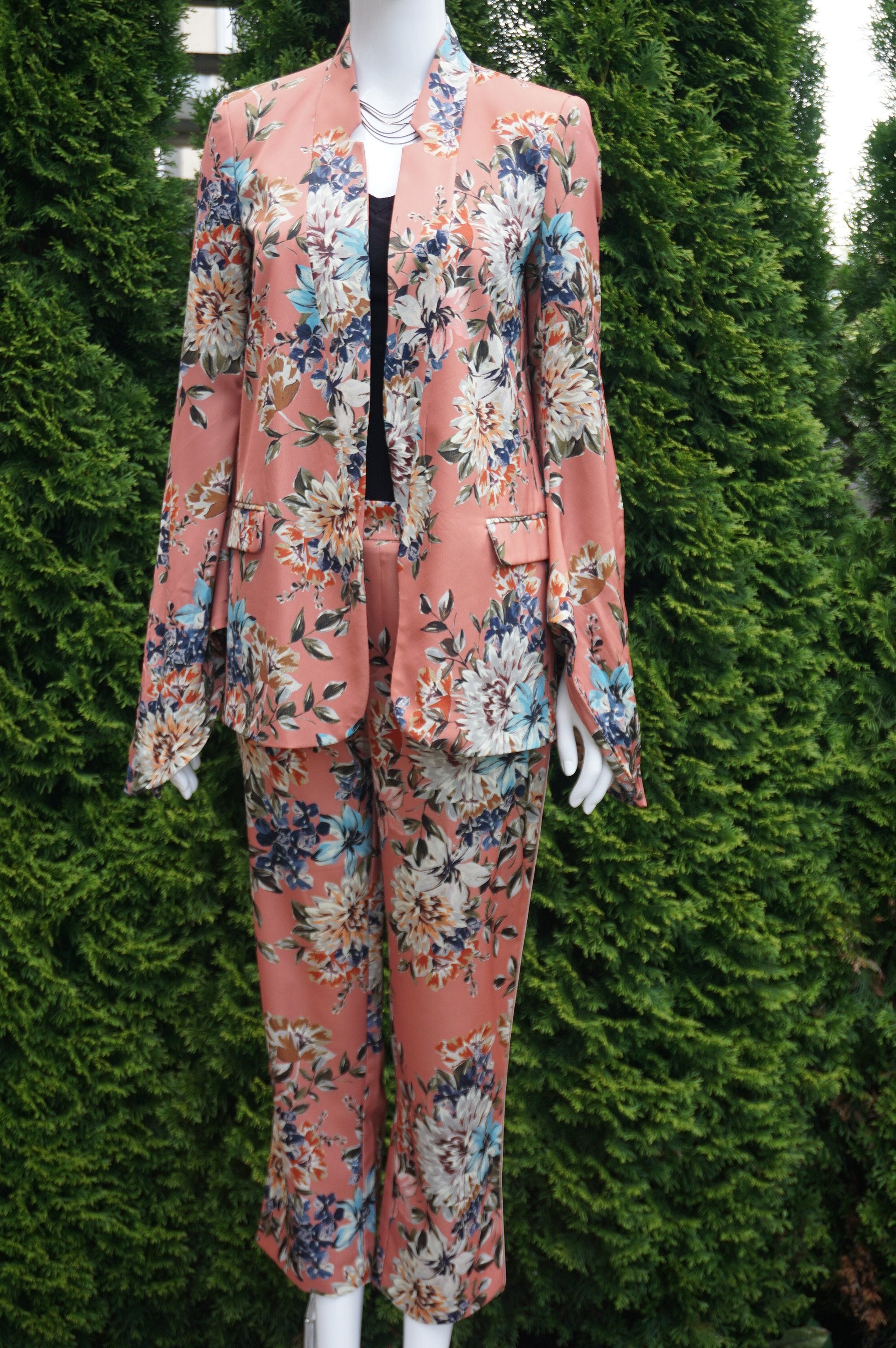 Zara Floral Pant Suit, This unique floral pantsuit helps you take on the world while looking feminine and elegant doing it. Pants length 36 inches, Waist 29 inches, elastic in the back. Suit jacket length 27 inches. Suit shoulder 15 inches. , Pink, women's Jackets & Coats, Pants, women's Pink Jackets & Coats, Pants, Zara women's Jackets & Coats, Pants, women's pantsuit, women's pant suit, floral pink suit