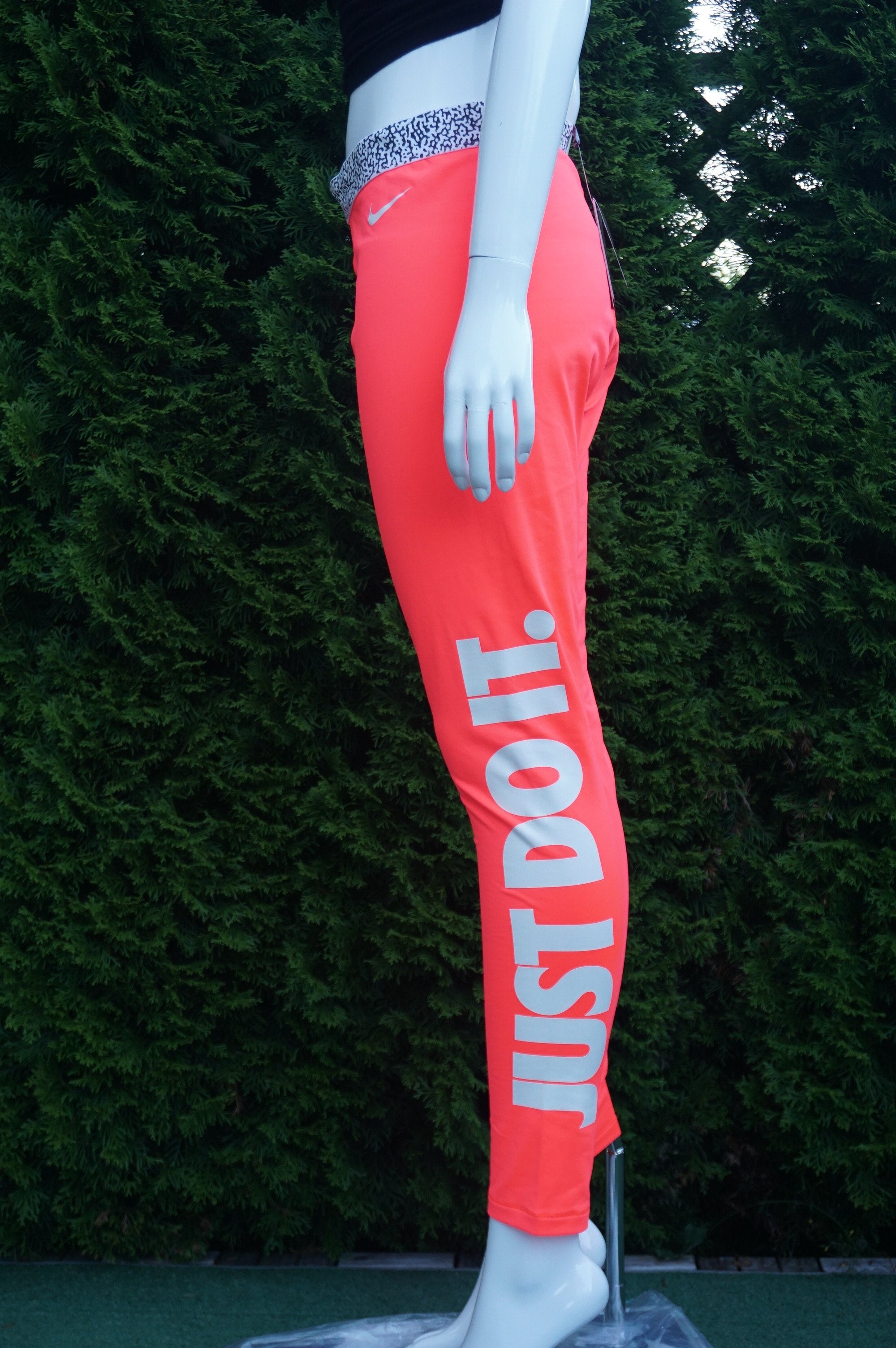 Nike Hot Pink Sportwear Leggings Waist Band – Elli Share