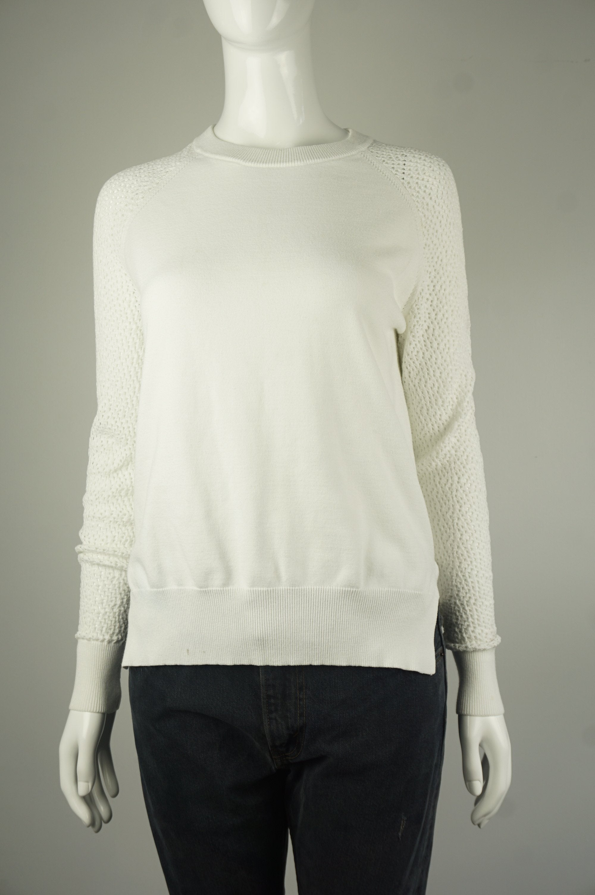 Wilfred White Sweater, Elegant yet casual sweater, White, Silk and cotton blend, women's Tops, women's White Tops, Wilfred women's Tops, women's white sweater, women's white sweater with lace sleeves